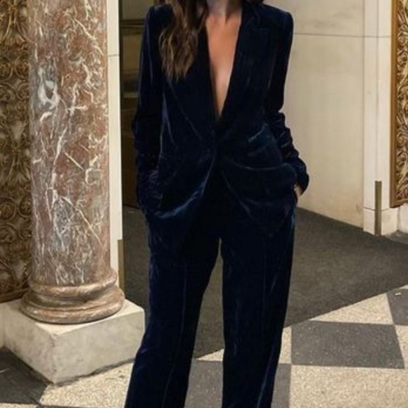 Velvet Suit- Wayf - Picture 2 of 6